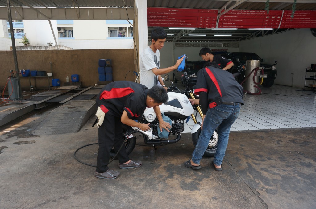 What does $3.00 get you in Thailand? An entire team of detailers to make your motorbike really shine!
